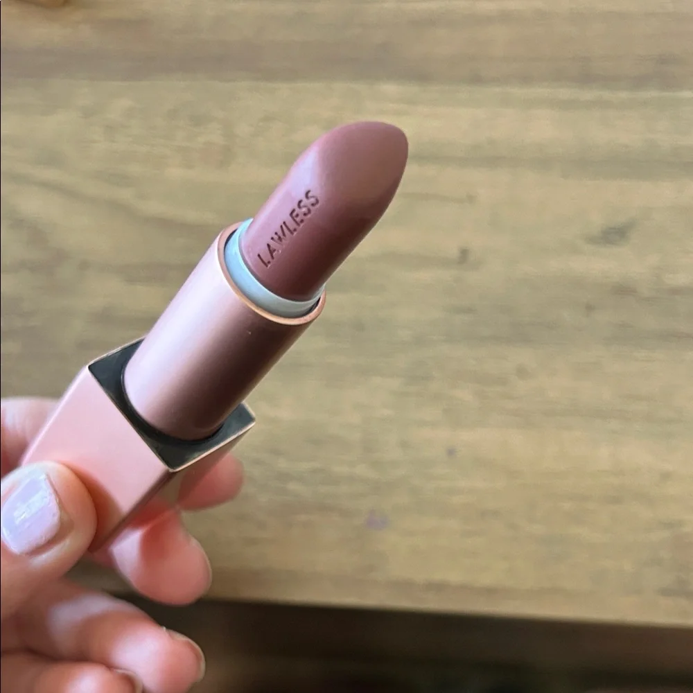 LAWLESS Cream Lipstick in Morocco almst new